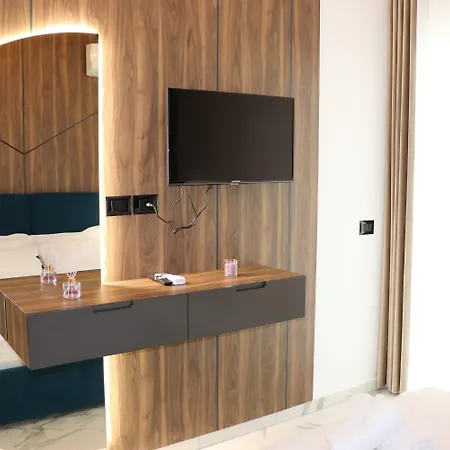 Ideal Luxury דירה *